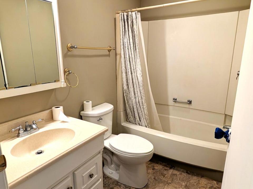 gFull Bath