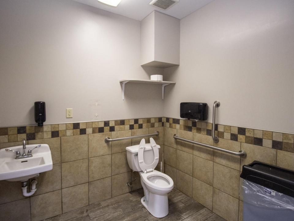 Stewarts - Plattsburgh new - bathroom