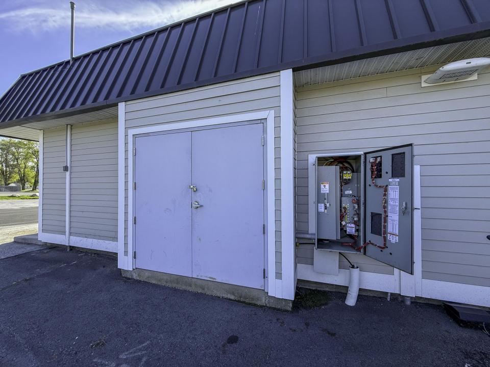 Stewarts - Plattsburgh new - ext deliver