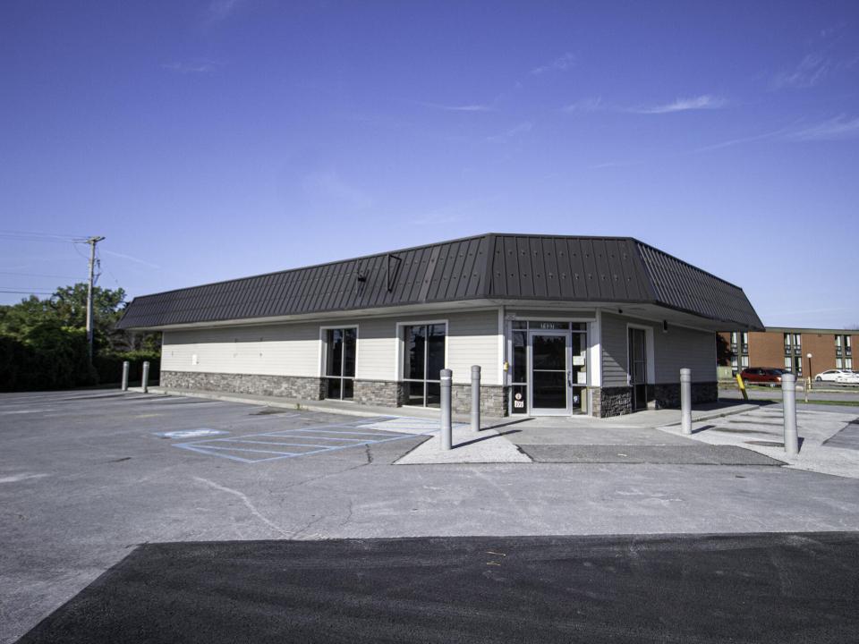 Stewarts - Plattsburgh new - ext