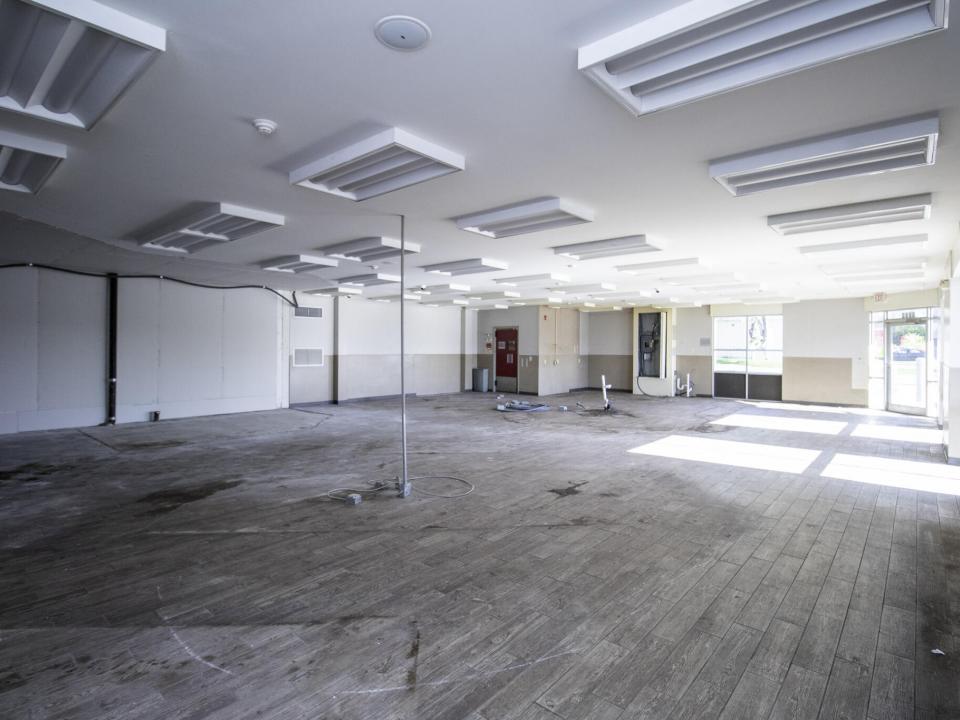 Stewarts - Plattsburgh new - interior