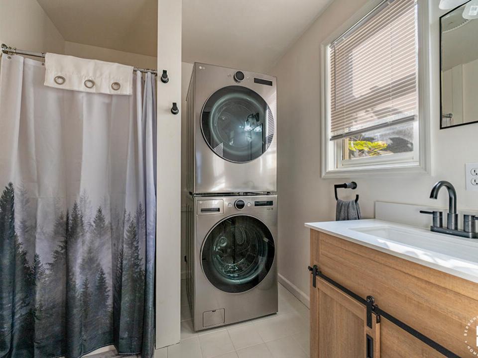 LakePlacidHomeOnSchoolStreet_Bathroom1