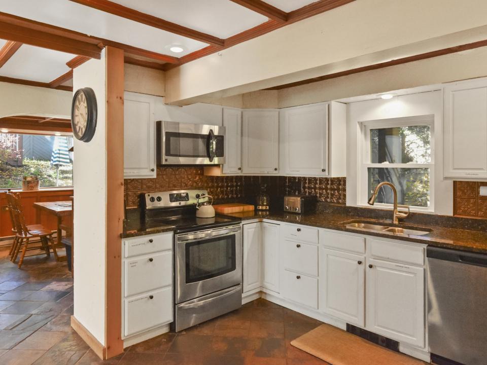 Kitchen and Nearby Breakfast Nook