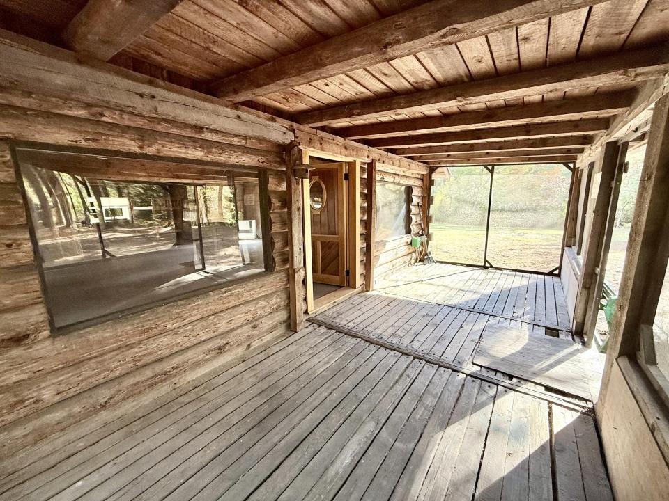 Screen porch