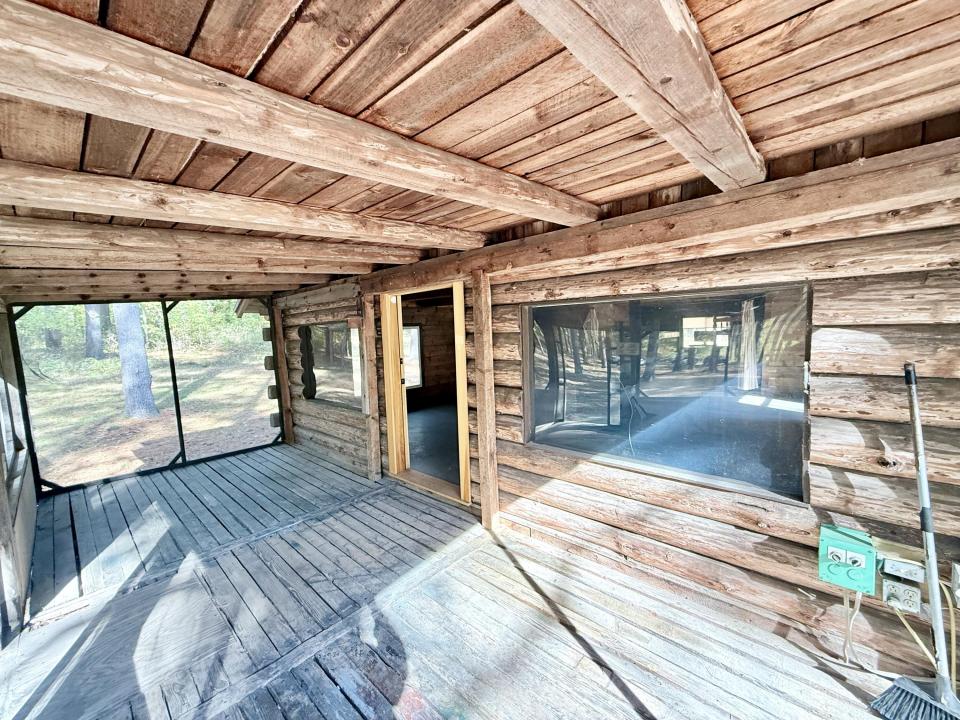Screen porch
