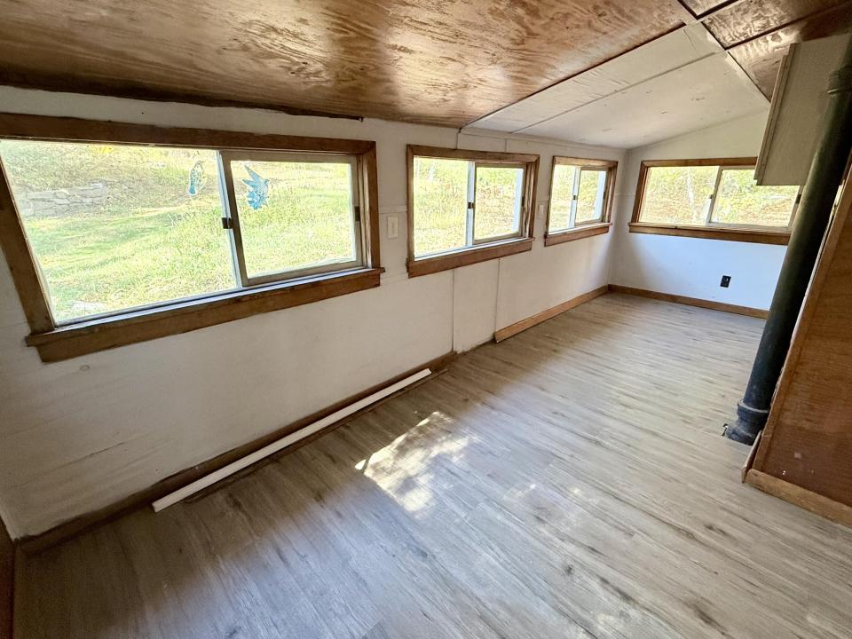 Enclosed porch/Laundry