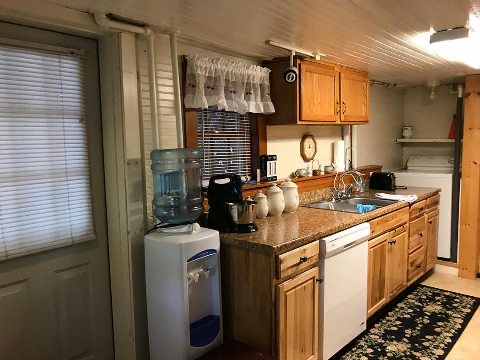 SaranacLakeApartmentBuilding_Kitchen_Sin