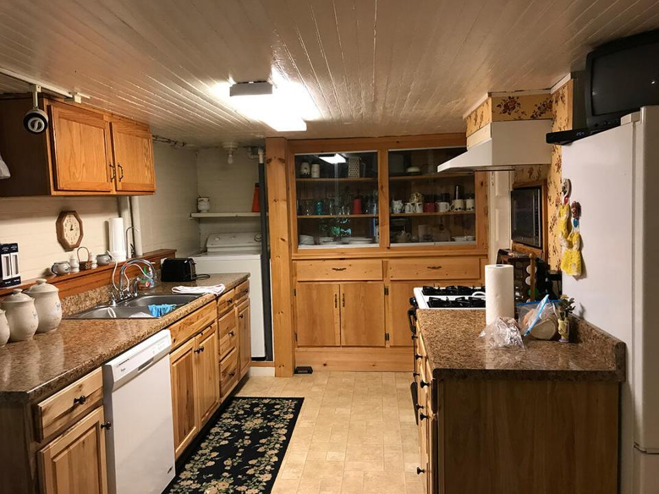 SaranacLakeApartmentBuilding_Kitchen