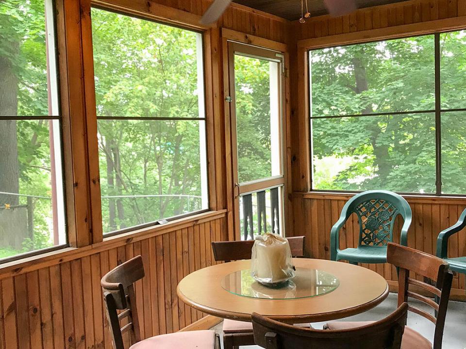 SaranacLakeApartmentBuilding_SunPorch