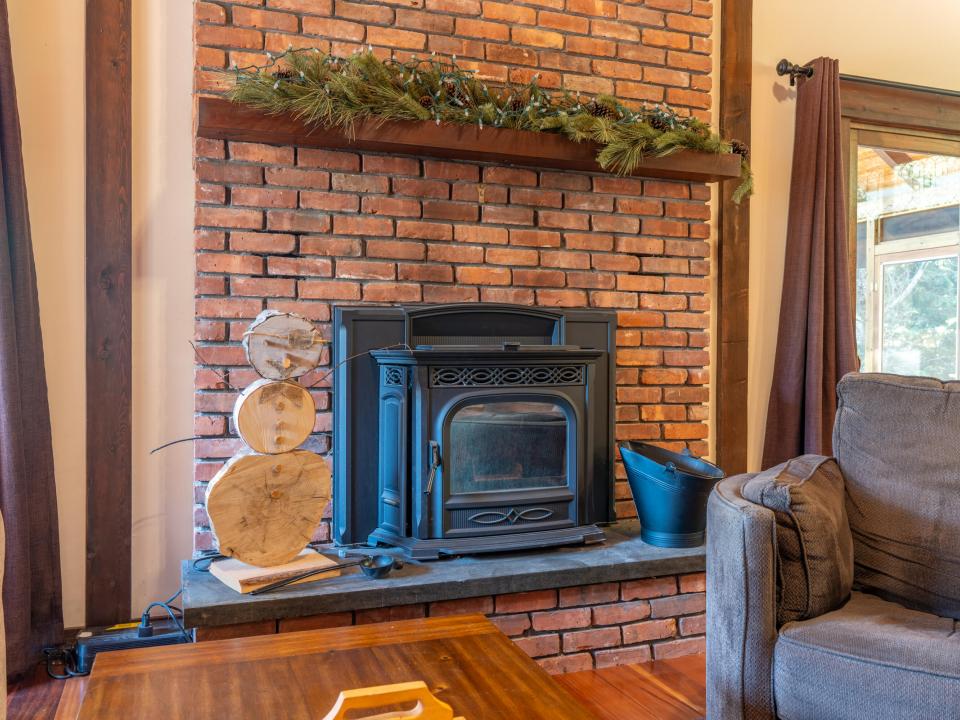 120 Riverside Dr SL-17