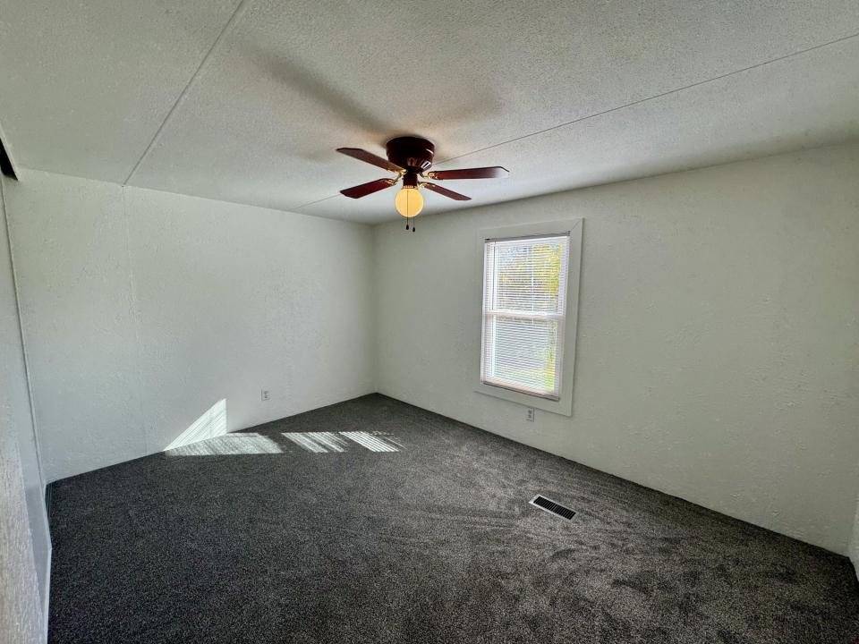 5FEA8570-5873-4D97-9631-A5AE77764EB3_1_2