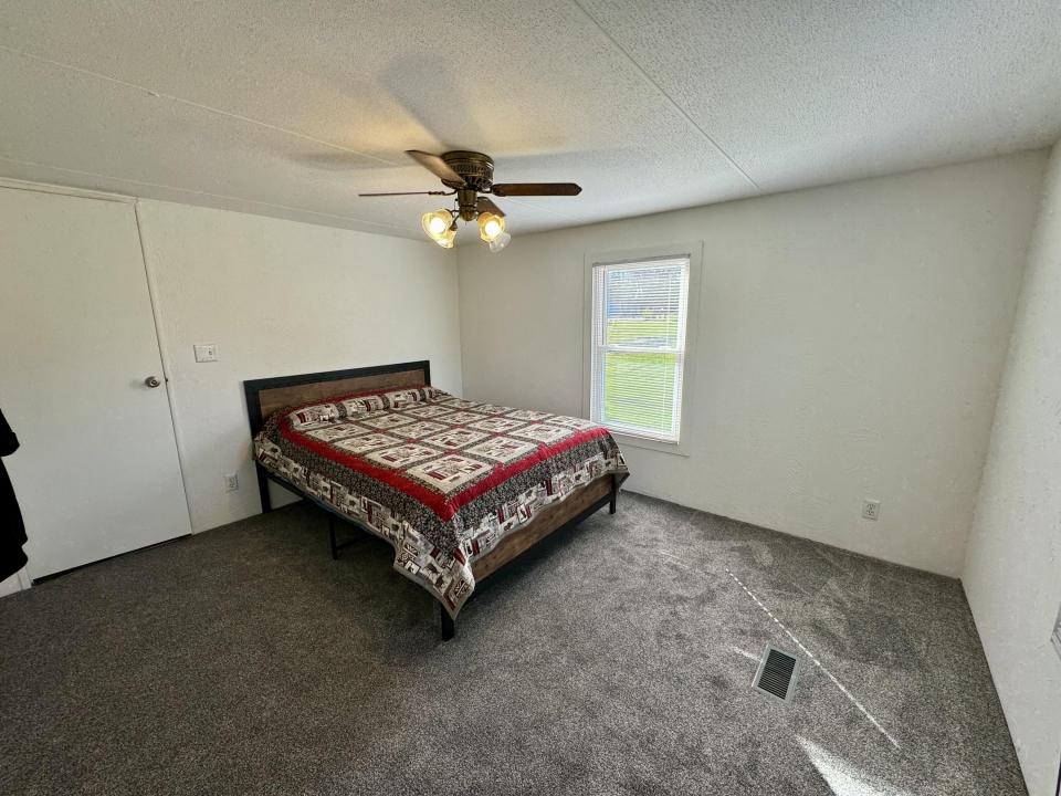 1225409C-BB9A-45EF-A8BD-22BB51A25501_1_2