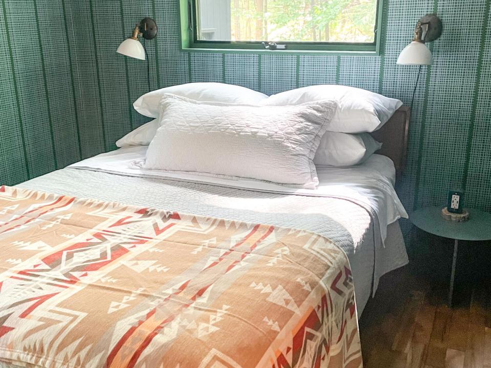 Antlerkitchenbed1