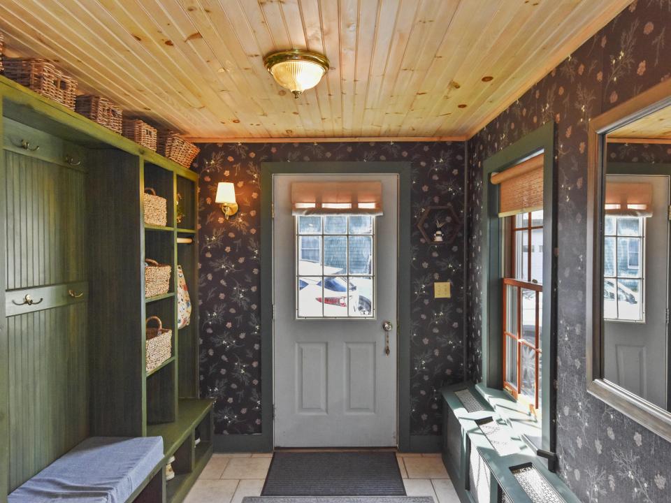 160A Newman Entry Way