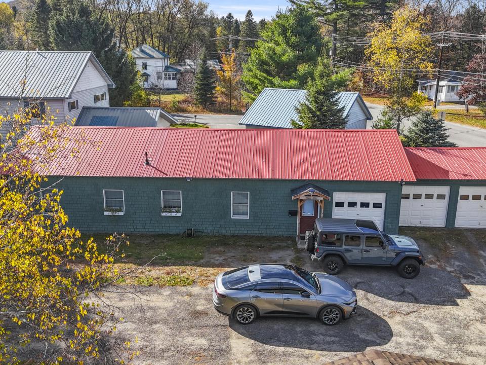 158 Newman with Garages