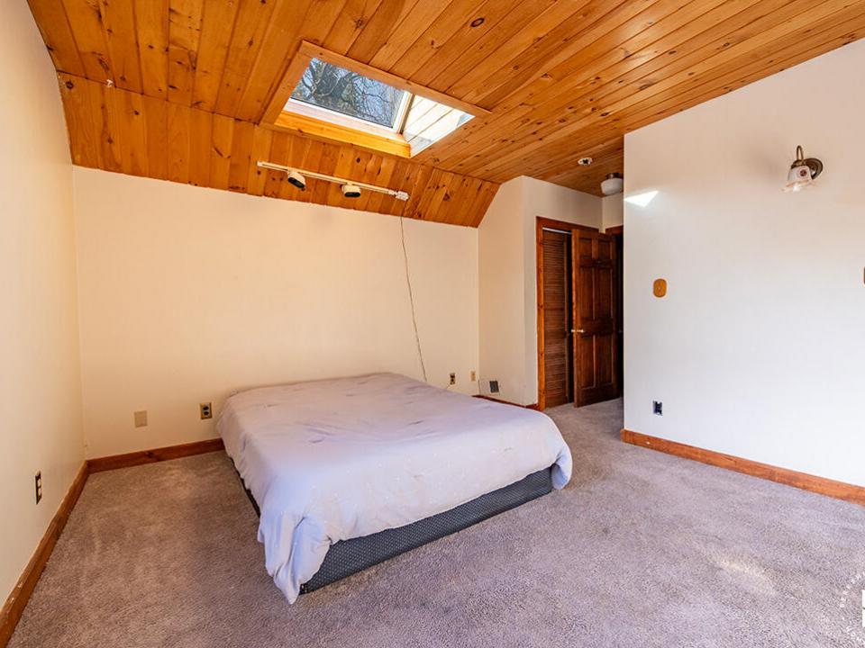 HomeInRainbowLake_Bedroom1_To_Bathroom