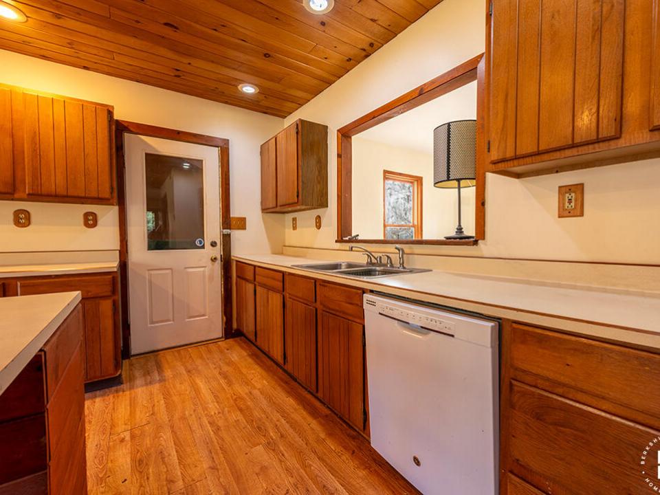 HomeInRainbowLake_Kitchen_Sink