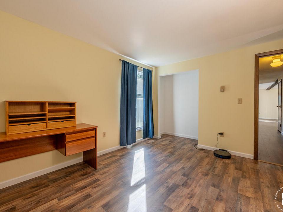 TupperLakeSplitLevel_Bedroom1_Closet