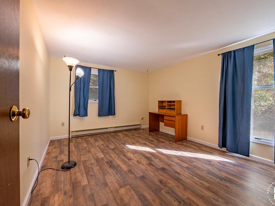 TupperLakeSplitLevel_Bedroom1