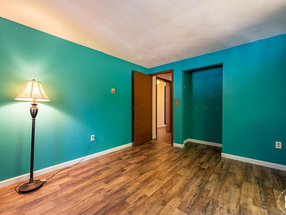 TupperLakeSplitLevel_Bedroom2_Closet