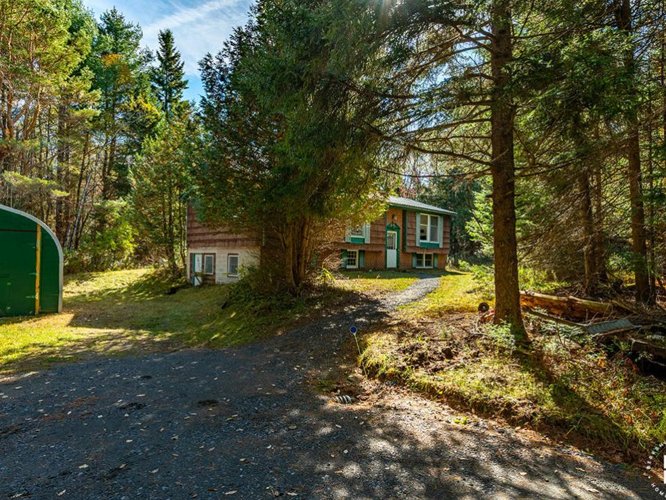 TupperLakeSplitLevel_Exterior_From_Drive