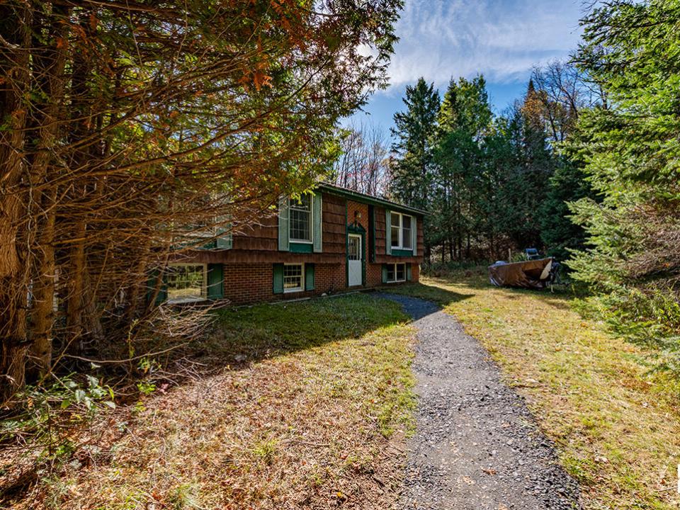 TupperLakeSplitLevel_Exterior_From_Walkw