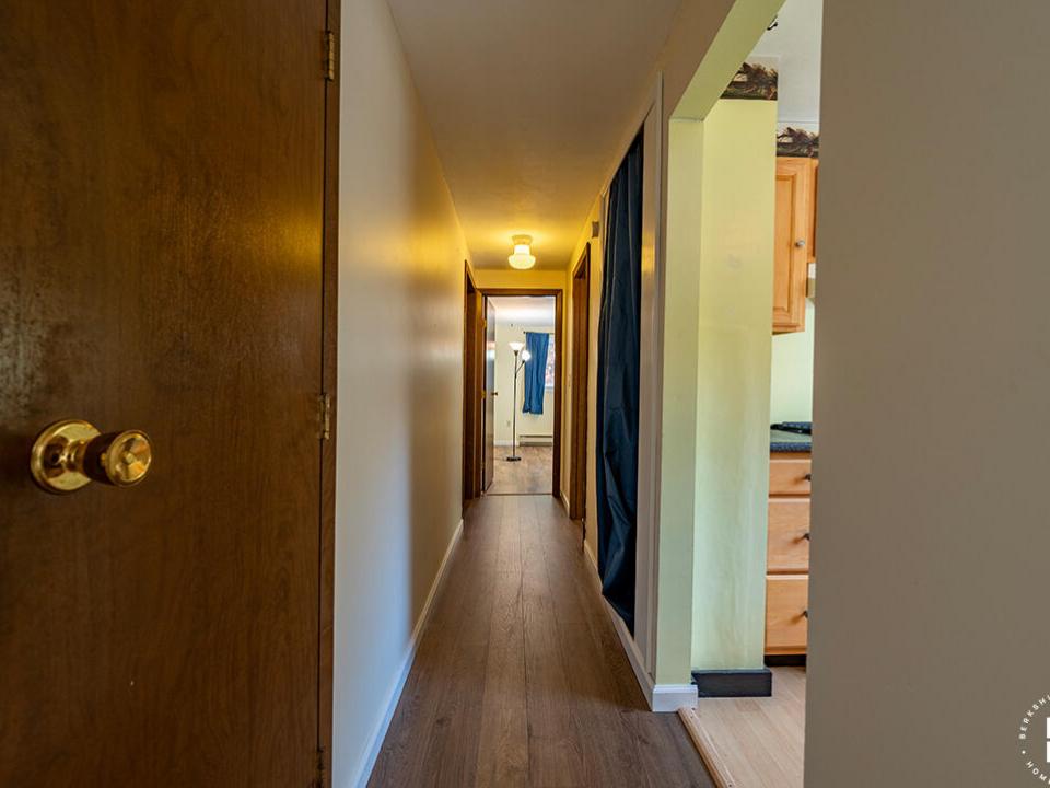 TupperLakeSplitLevel_Hallway