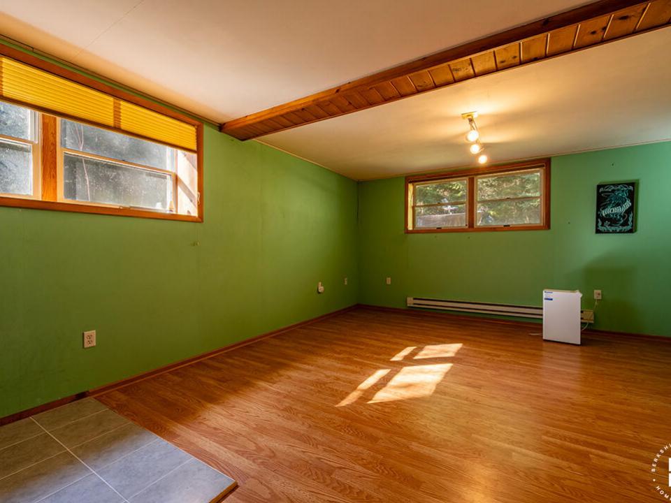 TupperLakeSplitLevel_LowerLevel_Den