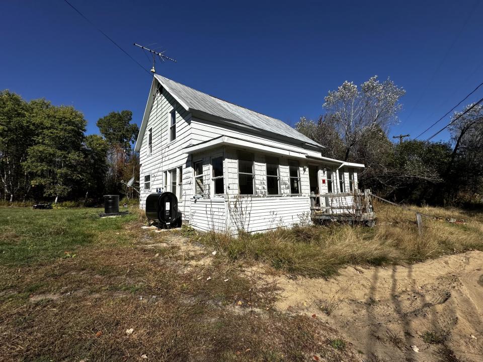 3493 Silver Lake Side View