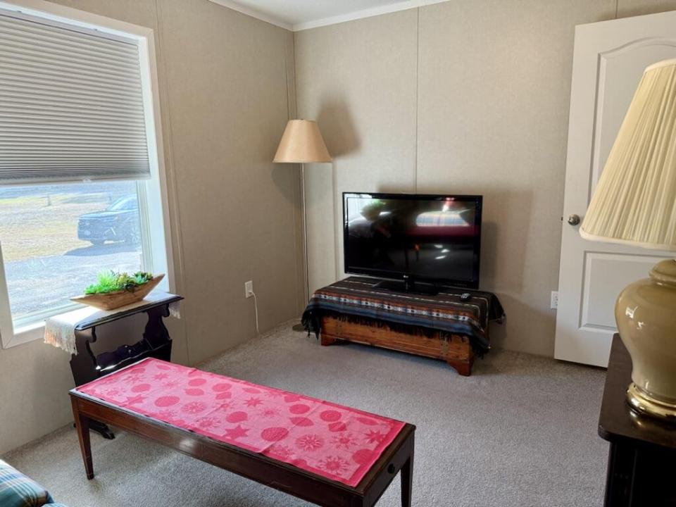 B00ACBD1-5883-404F-B3B8-B0B1D4963326_1_1