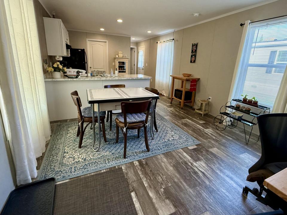 E912D925-EDC8-4C8A-A024-485F6D87C0A2_1_2