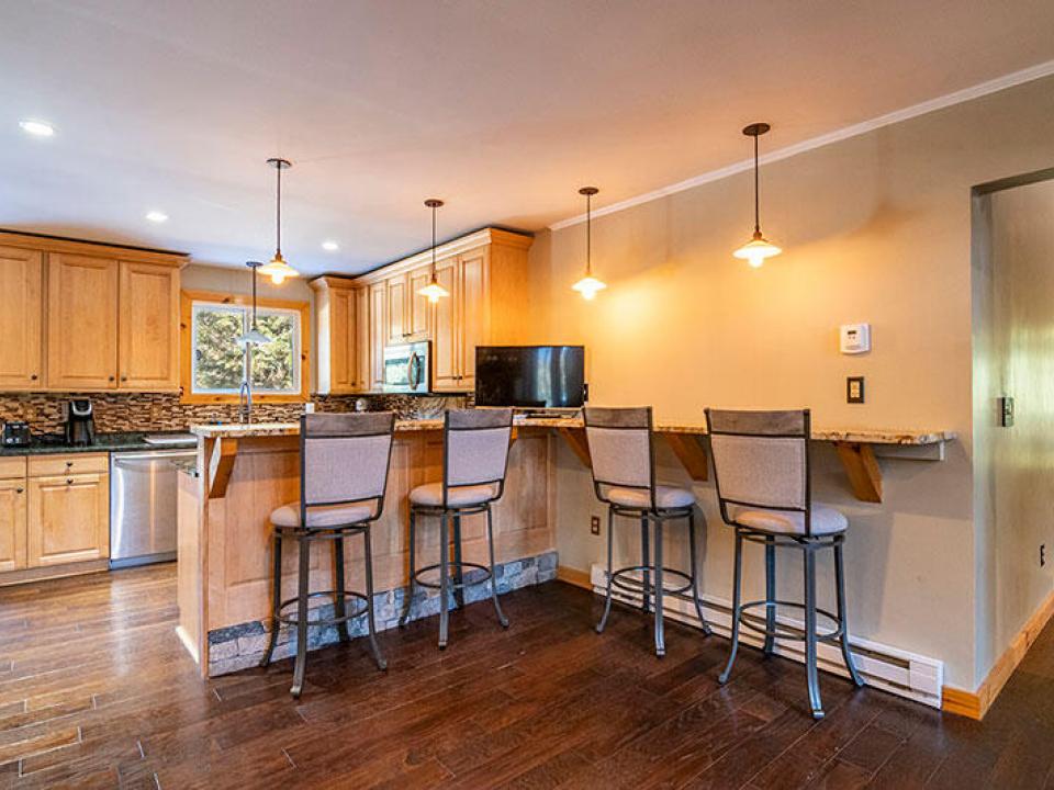 Little_Guys_Lodge_BreakfastBar Little_Guys_Lodge_BreakfastBar