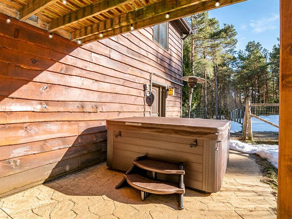 Little_Guys_Lodge_Hot_Tub Little_Guys_Lodge_Hot_Tub