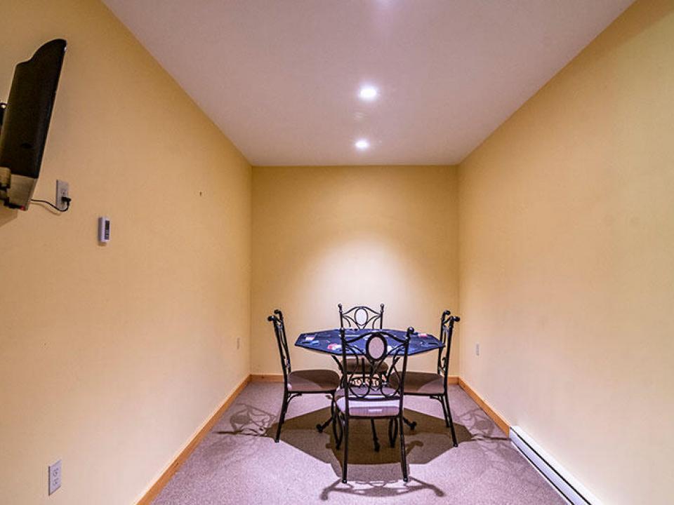 Little_Guys_Lodge_PokerArea Little_Guys_Lodge_PokerArea