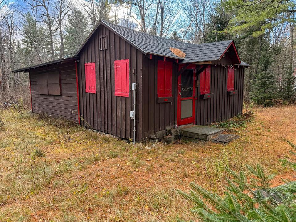 CabinOnGillespie_Exterior_Close