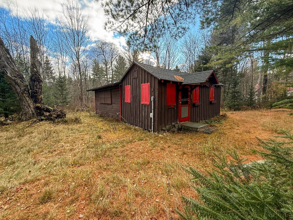 CabinOnGillespie_Exterior