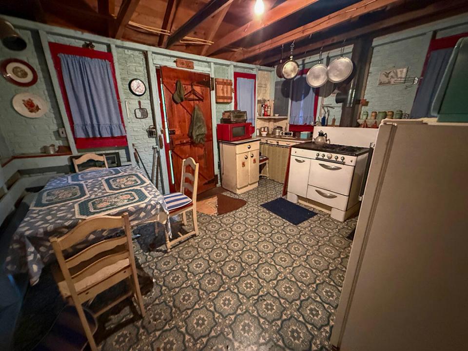 CabinOnGillespie_Kitchen