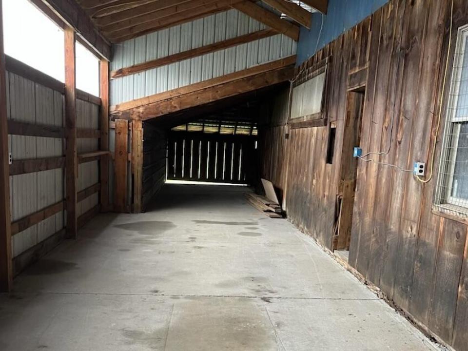 213D3F5A-5F98-446E-91D8-41857972AA49_1_2