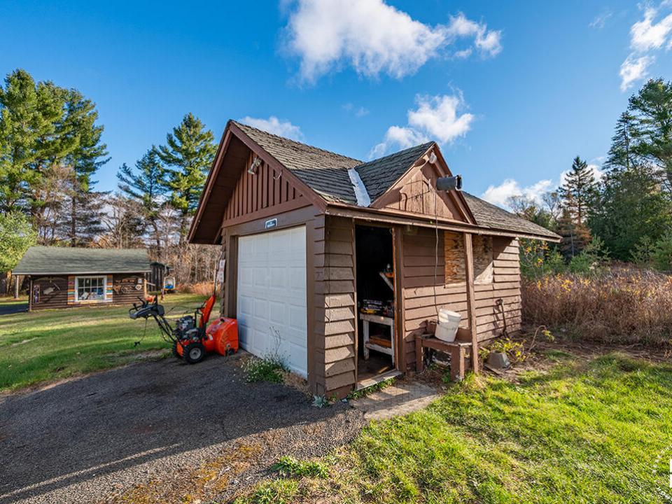 LakePlacidHomeOnOldMil_Garage