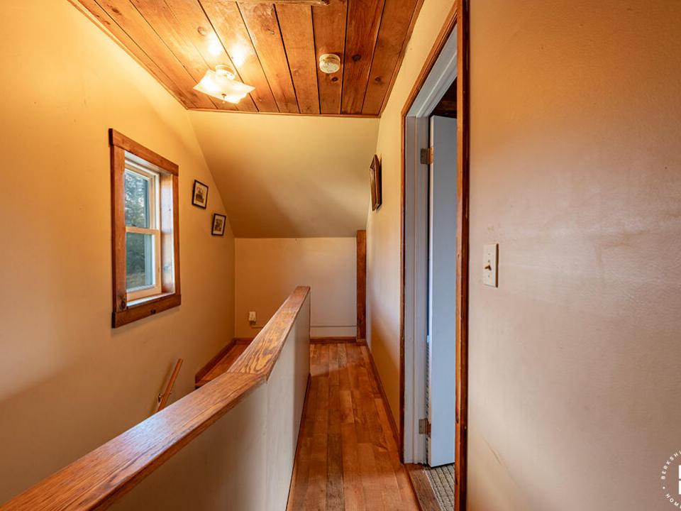 LakePlacidHomeOnOldMil_Upstairs_Landing