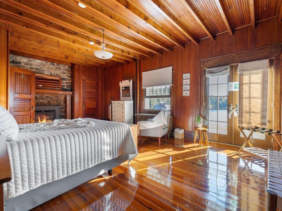 W12-NY0592-015 W12-NY0592-015