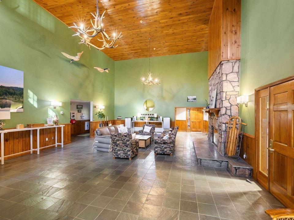 W18-NY0592-020 W18-NY0592-020