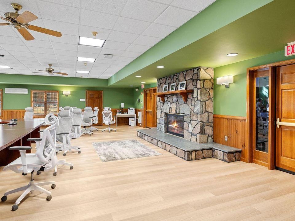 W19-NY0592-019 W19-NY0592-019