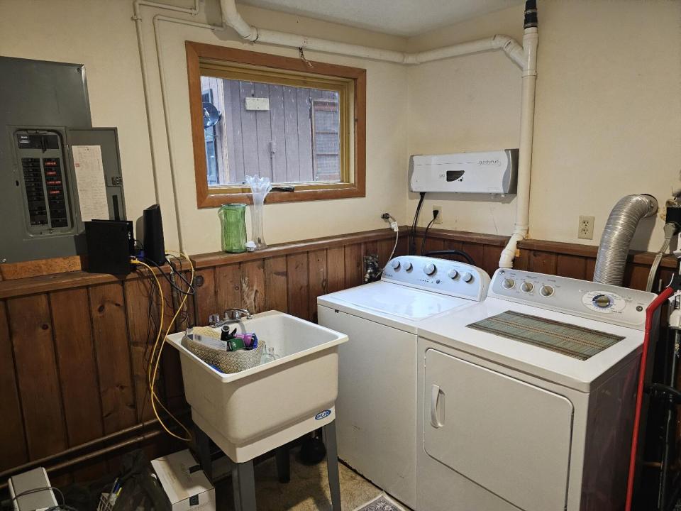 Davis - Tamarac - laundry