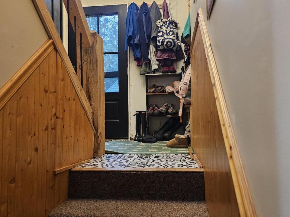 Davis - Tamarac - stair landing