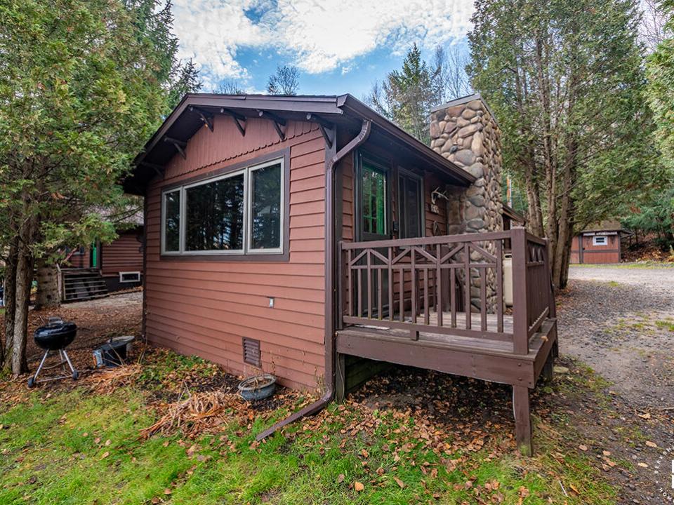 ColbyCabins_Bear_Exterior