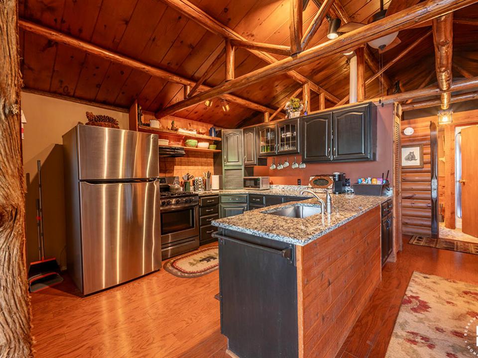 ColbyCabins_Bear_Kitchen