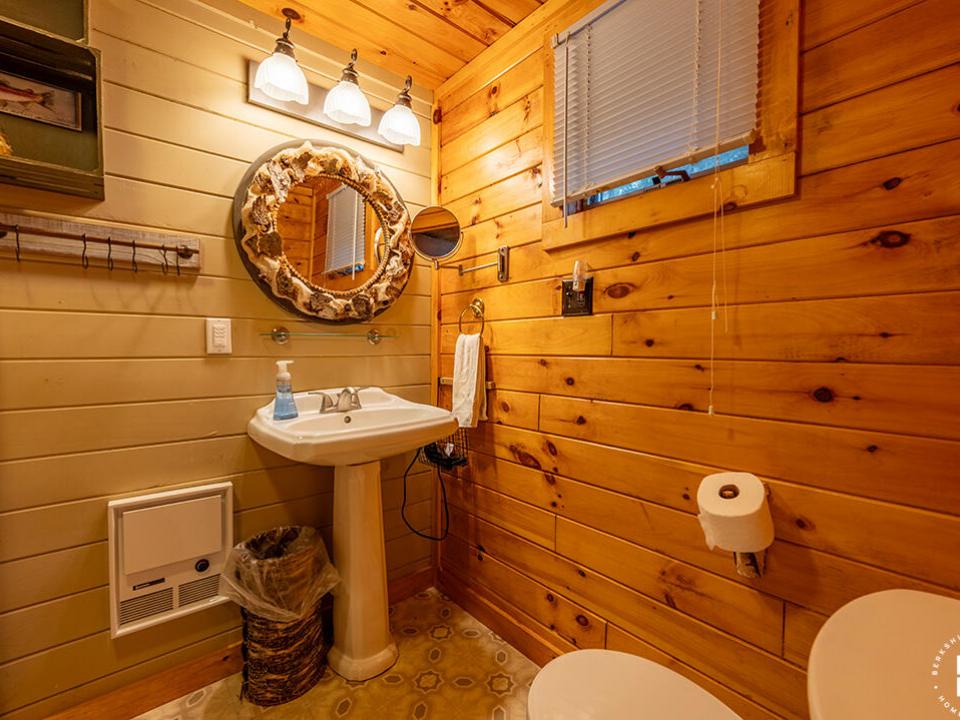 ColbyCabins_Fish_Bathroom_Vanity
