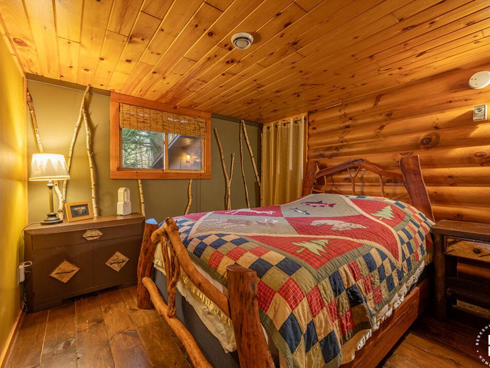 ColbyCabins_Fish_Bedroom