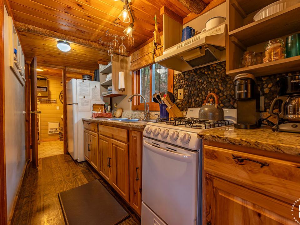 ColbyCabins_Fish_Kitchen